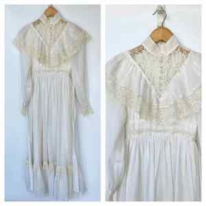 Sold// Gunne Sax STYLE Victorian Wedding Dress XS
